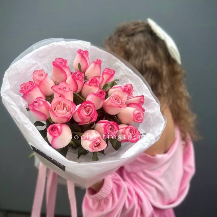 21 розовые розы Венди  в оформлении в Дзержинске
