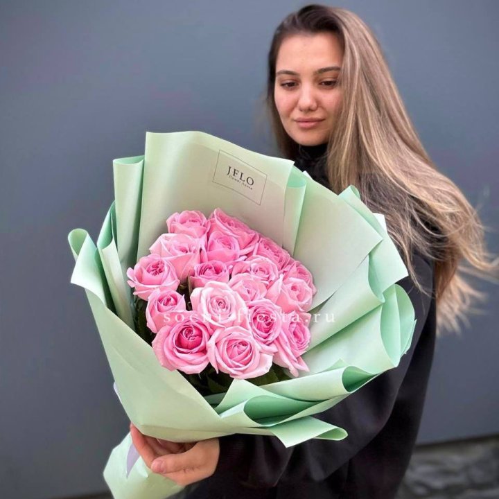 17 розовых роз в Дзержинске