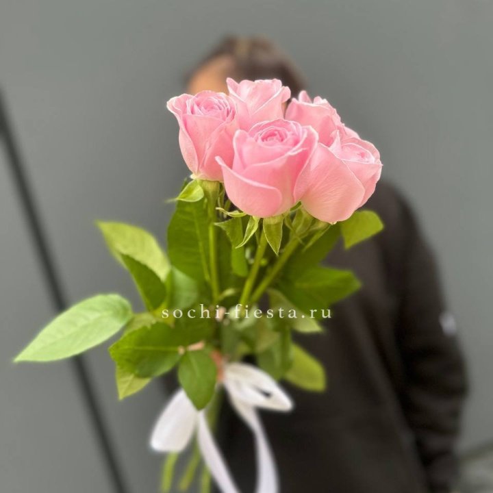 Букет 5 розовых роз  в Дзержинске