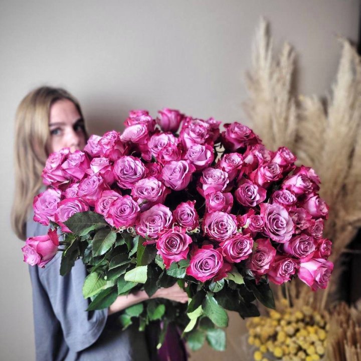 Охапка высоких роз Деп перпел в Дзержинске