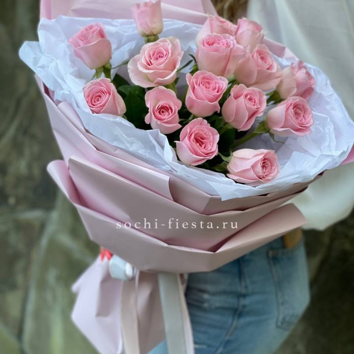 Розовые розы в авторском оформлении в Дзержинске