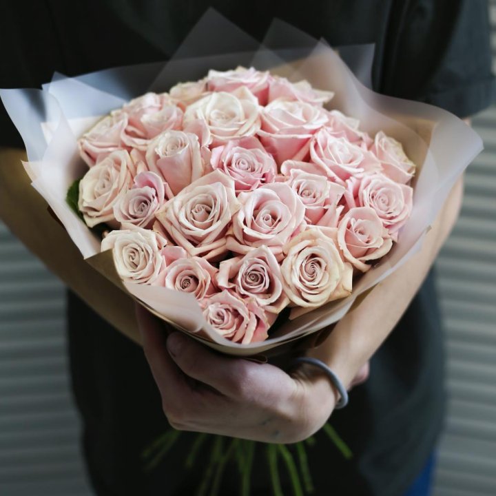 27 кремовых роз в Дзержинске