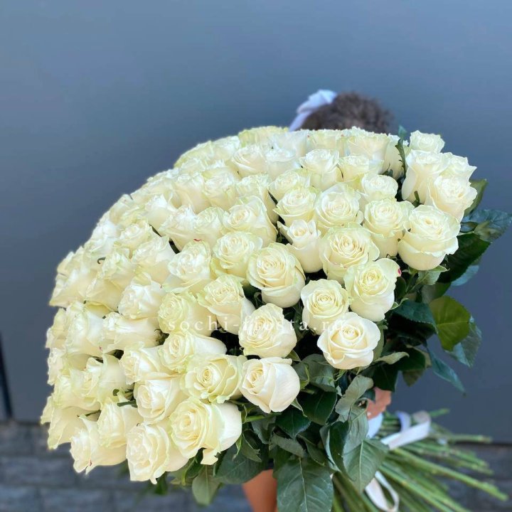 101 белая высокая роза в Дзержинске