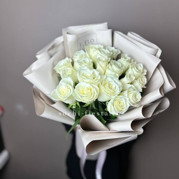 19 белых роз  в Дзержинске