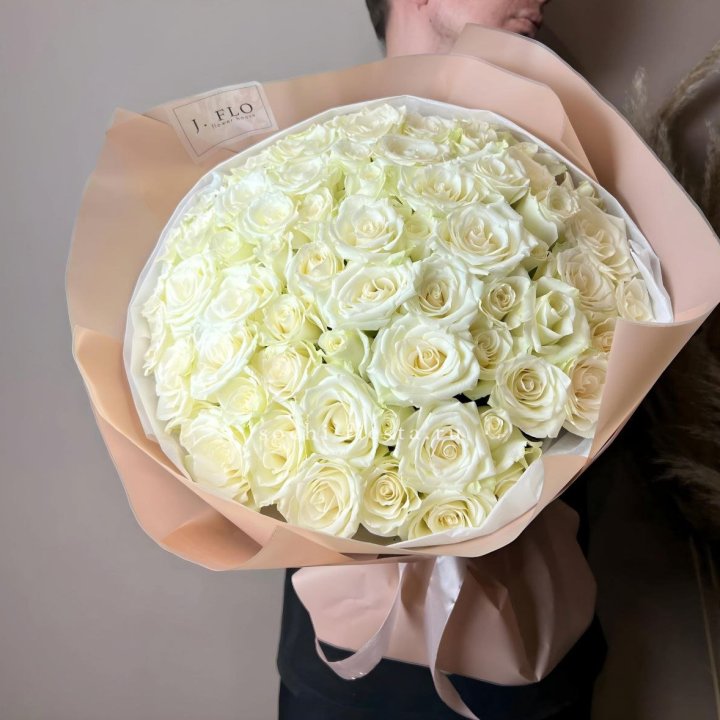 51 белая  роза в оформлении в Дзержинске