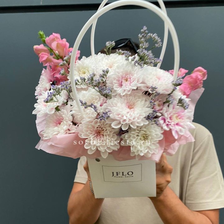 Сумочка из стойких цветов  в Дзержинске