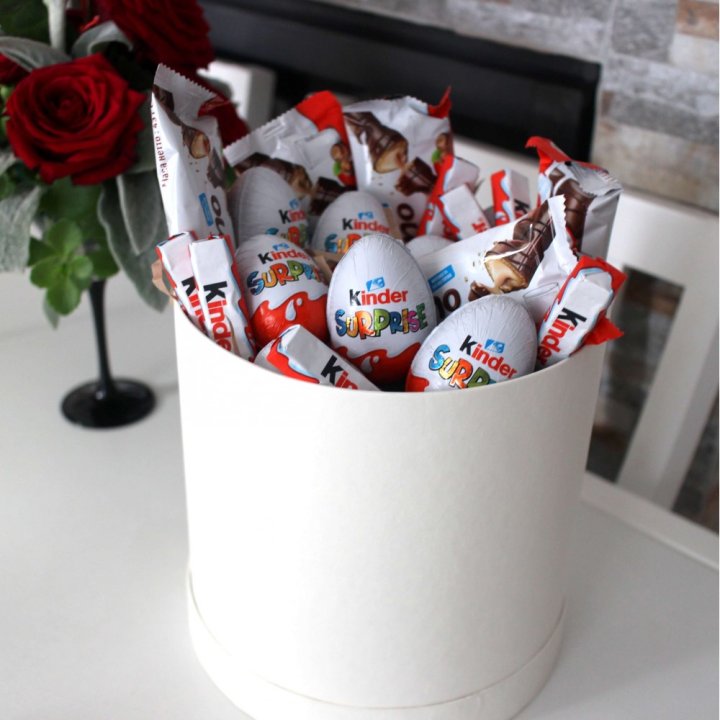 Коробка с киндерами  в Дзержинске