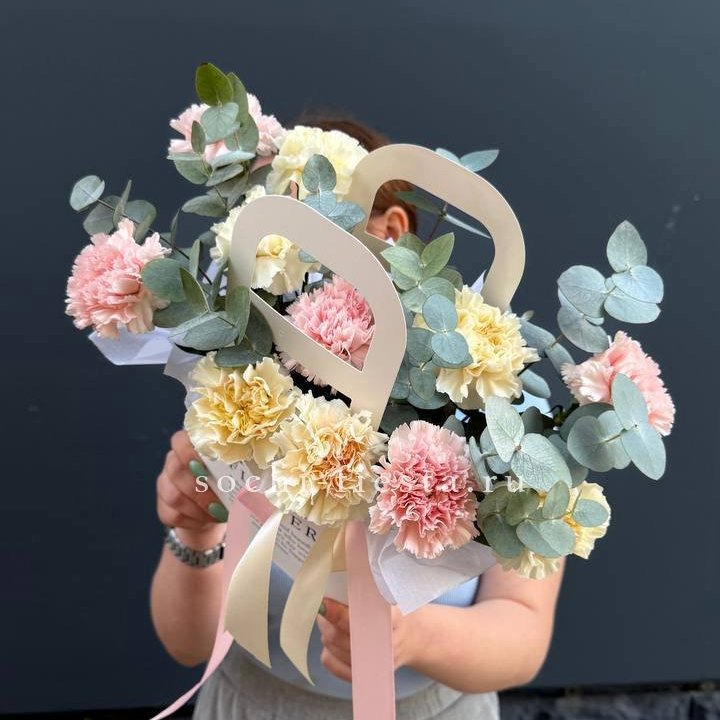 Сумочка из диантусов в Дзержинске