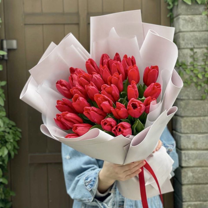 35 красных тюльпанов в Дзержинске